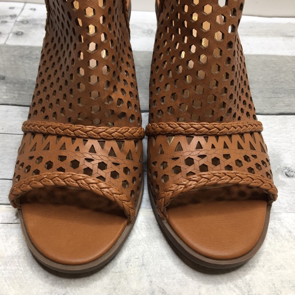 Big Buddha Basket Weave Chunky Block Heel Sandals - Picture 8 of 8